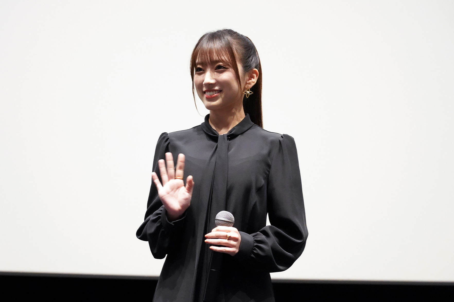 矢吹奈子